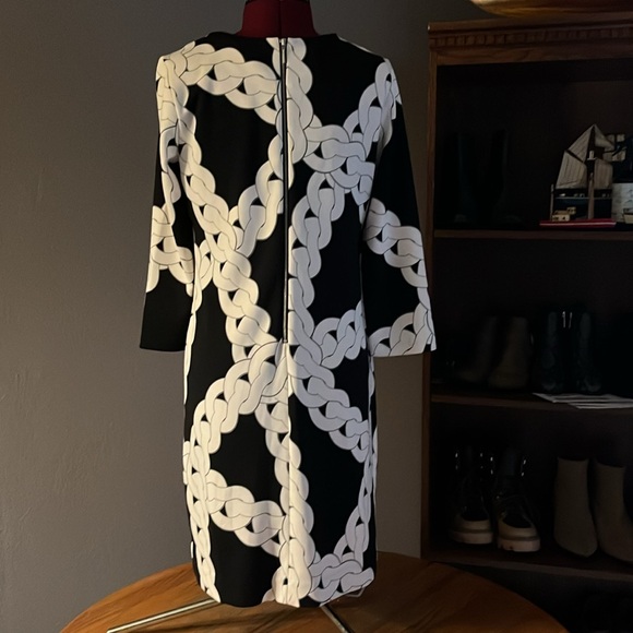 Ladies dress - Picture 3 of 3